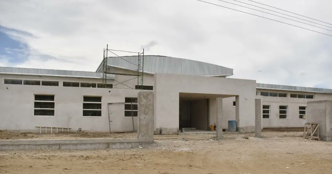 SIEPChubut's tweet photo. Continuamos trabajando en la construcción de una Escuela de Nivel Inicial en el Barrio Cordón Forestal de Comodoro Rivadavia 🏫

✅️ 76% de avance de obra.

✅️ 583,50 metros cuadrados de superficie.

#ChubutEnMovimiento https://t.co/OWhFUTS6vF