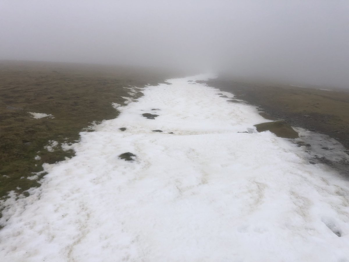 LakesWeather's tweet image. Following the white snow road! This is the path leading south towards Nethermost Pike with drifted snow filling it in. Easy to follow today but with any fresh snow (which is in the forecast), it could become very difficult to follow. Wes #thinkwinter