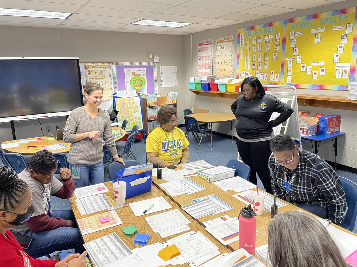 CWsteam_LRSD's tweet photo. Reading Specialists supporting teachers and paraprofessionals with training to improve kindergarten skills through intervention.📚#BTWMissionPossible #ItTakesAllOfUs https://t.co/AxWuNhOr33