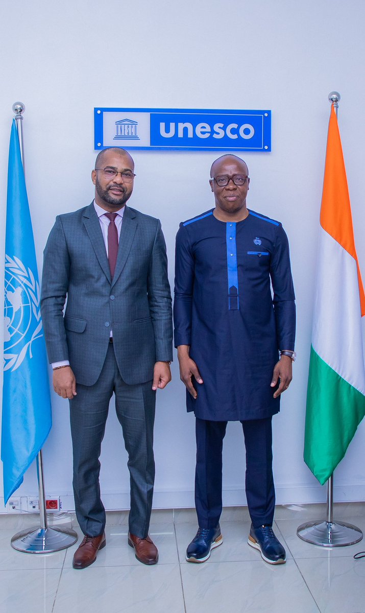 asalfomagic's tweet photo. Séance de travail préparative de la journée internationale de l’Education au siège de @UnescoAbidjan . 
A l’occasion, j’ai présenté, en tant qu’Ambassadeur de bonne volonté, mes vœux à M. Oumar DIOP,  Representant et Chef de bureau de l’institution. https://t.co/t75wDRuf1r