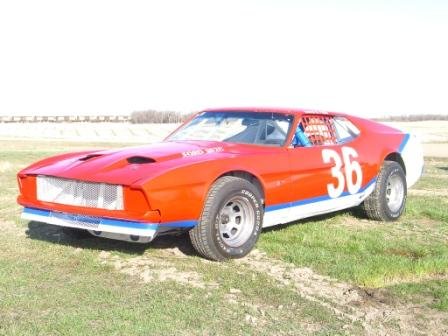 @DaleJr My friend Darryl Potts' Mach One Streetstock named Frankenstang is still to date the coolest racecar I've seen run in person. I sure miss him,cancer sucks