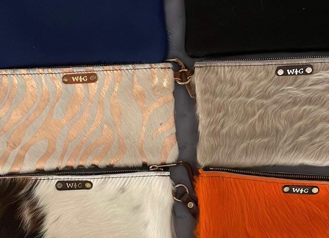 itsmelorilee's tweet image. SUPER SALE: Ok prices are 
Small wristlets $40
Large wristlets $45
#cowhide #cowhidepurse #cowhidewristlets