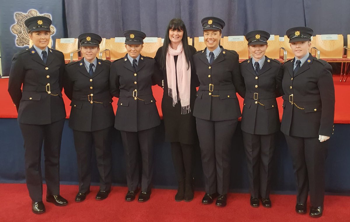 gardarep's tweet photo. GRA Ass Gen Sec Tara McManus proud to be pictured with the female Garda members of Intake 221 who graduated today from the Garda College.
We wish all 24 new Garda members every success in their new careers #GRA #GardaRep #Templemore https://t.co/Zfookgn2S6