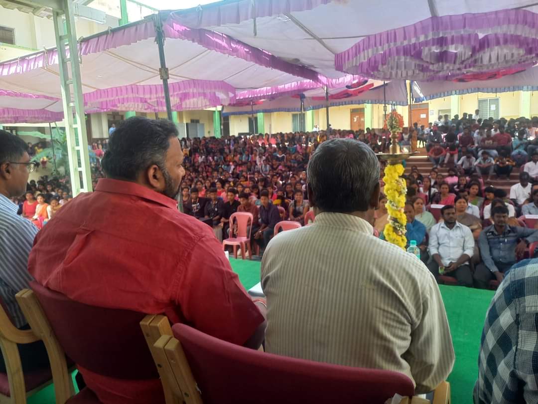 NanjangudMLA's tweet photo. ನಂಜನಗೂಡು ಸಕಾ೯ರಿ ಪ್ರಥಮ ದಜೆ೯ ಕಾಲೇಜಿನಲ್ಲಿ ಜರುಗಿದ 2022-23ನೇ ಸಾಲಿನ ಉದ್ಘಾಟನಾ ಸಮಾರಂಭದಲ್ಲಿ ಭಾಗವಹಿಸಿದ್ದೆನು.
#VSrinivasPrasad #firstgradecollege #nanjangud #education https://t.co/CK9rX7gSW2