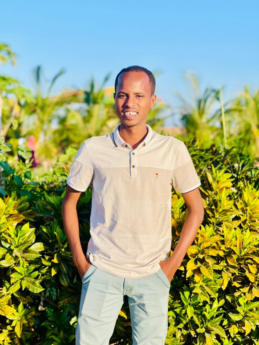AbdallaBaidoa's tweet photo. Time to relax after a busy days at #Baidoa_City_Park with a great friend. https://t.co/wDz2AOKfVM