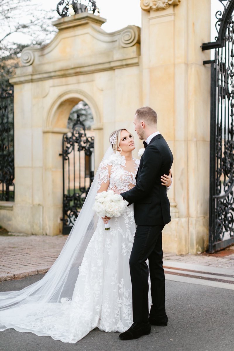 pninatornai's tweet photo. My gorgeous bride Alexandra said yes to #OneCollection Style 4882PT @KleinfeldBridal and it is safe to say she wore it beautifully!
Planner: Mindy Weiss Party Consultants
Venue: TPC Jasna Polana
Emily Wren Photography
Event Design & Floral Decor: Tantawan Bloom https://t.co/Qt7NMBClBY