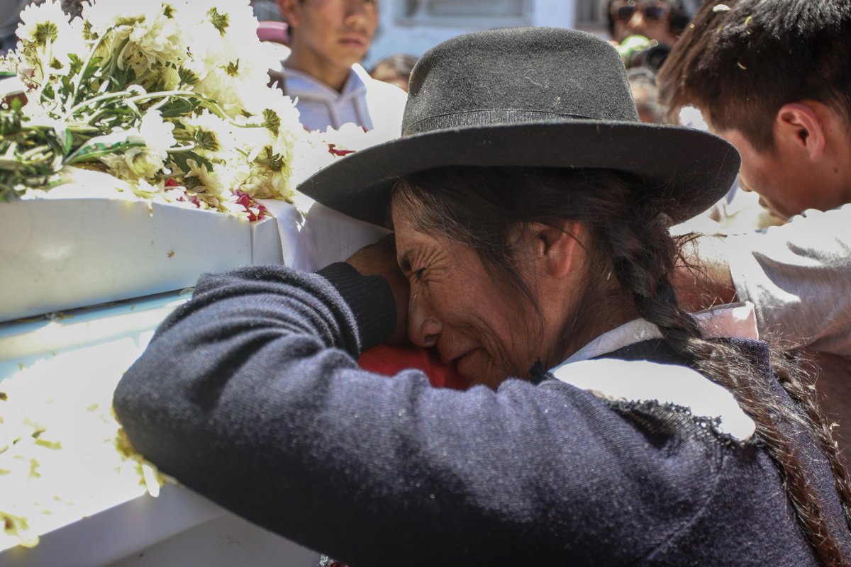 Cuando el pueblo se levanta y demanda que se respete su derecho a la vida, dignidad y soberanía, los gobiernos serviles a EEUU y transnacionales lo califican de "terrorista". Así justifican la represión y robo de recursos naturales. Paren la masacre de nuestros hermanos en #Perú.