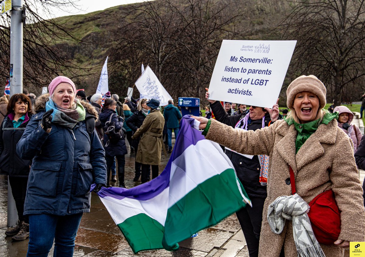 fiveDcreations's tweet photo. Couple pictures 📸 from Outside Holyrood GRR Bill. 
#scottishfamilyparty #WomensRightsAreHumanRights #protectchildren
#saynotonewsexeducationinscotland https://t.co/Z53CjFGWll
