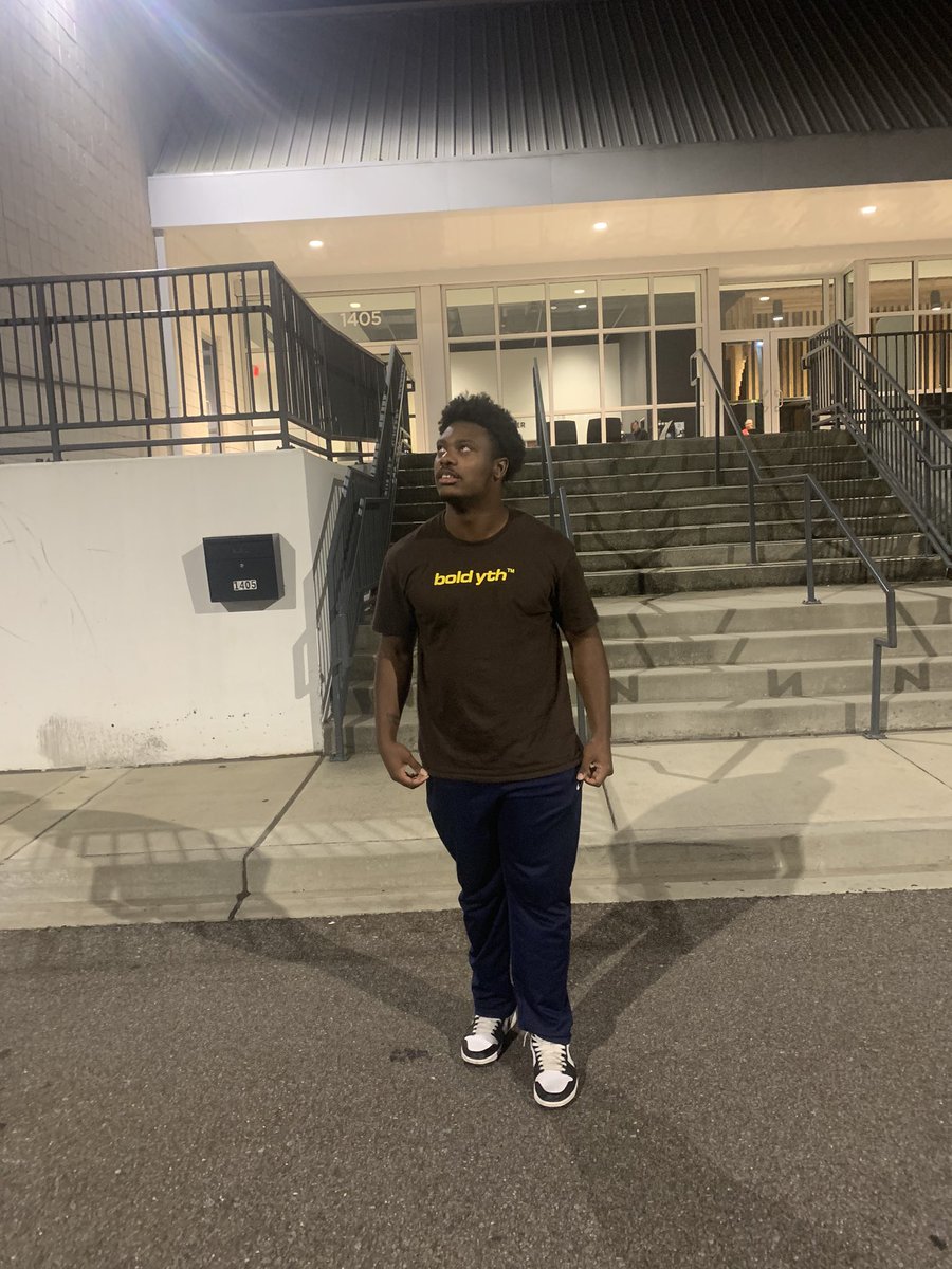 TeezyyyWap12's tweet photo. Pastor TEEZY ๐ฎโ๐จ๐ฅ #BoldYth #GodsPlan ๐๐ฝ https://t.co/LoXbDc8S6I
