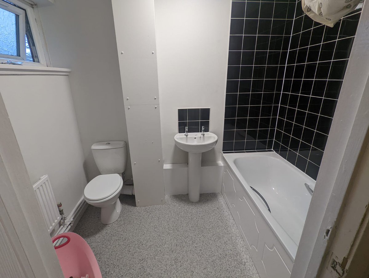 WOW!!!! I think you'll agree the afters are 👌

One of our bathroom refurbishments completed by us this week in Manchester.

#bathroomrenovation #socialhousing #localauthority #Manchester #tiling #plastering #plumbing