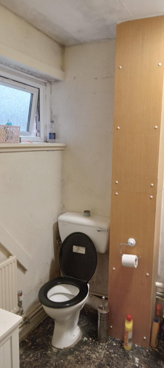 dlp_ltd's tweet photo. WOW!!!! I think you'll agree the afters are 👌

One of our bathroom refurbishments completed by us this week in Manchester.

#bathroomrenovation #socialhousing #localauthority #Manchester #tiling #plastering #plumbing https://t.co/oqdpuhUxFE