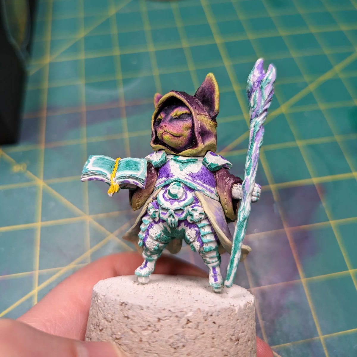SteepTPainting's tweet photo. The goal for stream tonight was to get the cloak and sleeves done, I managed to finish the sleeves! So that’s progress! Still working to discover how I can improve my painting speed. I am super happy with how he looks so far! https://t.co/W8AZsHF6bp