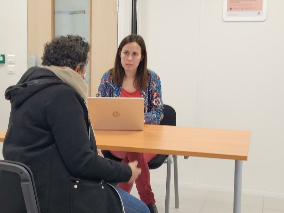 BarousseDamien's tweet photo. Les équipes de @poleemploi_RCVL Vierzon mobilisées pour les recrutements de la SNCF 👍 12 candidats présents hier soir rencontrer l'entreprise 🙂 Le process de recrutement se poursuit 🎯 #OnEstLàPourVous https://t.co/Oj5tgvUrhC