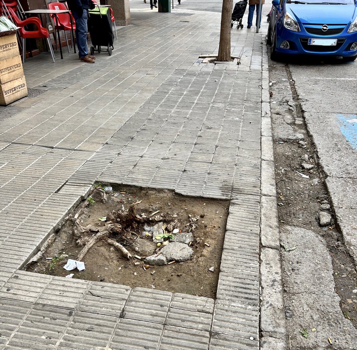 Bona tarda. Racons de Lleida!
Per arreglar clar, i esperant la recollida de xampinyons en Pardiñes 🤷🏻‍♂️

#LoLleidata #lolleidata #Lleidaciutat 
#Ciutatsambcaràcter 
#HoHeTornatAFer
#CaminantPerLleida 🚶🏻‍♂️
#Lleida #Catalunya💙