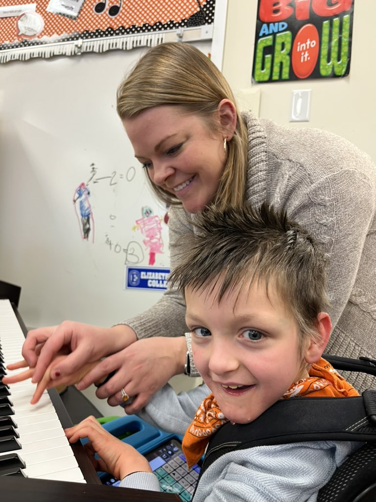 Taking a moment to have a moment with this awesome dude on a Friday 🎹🎶🎼🎵#togetherwearebetter