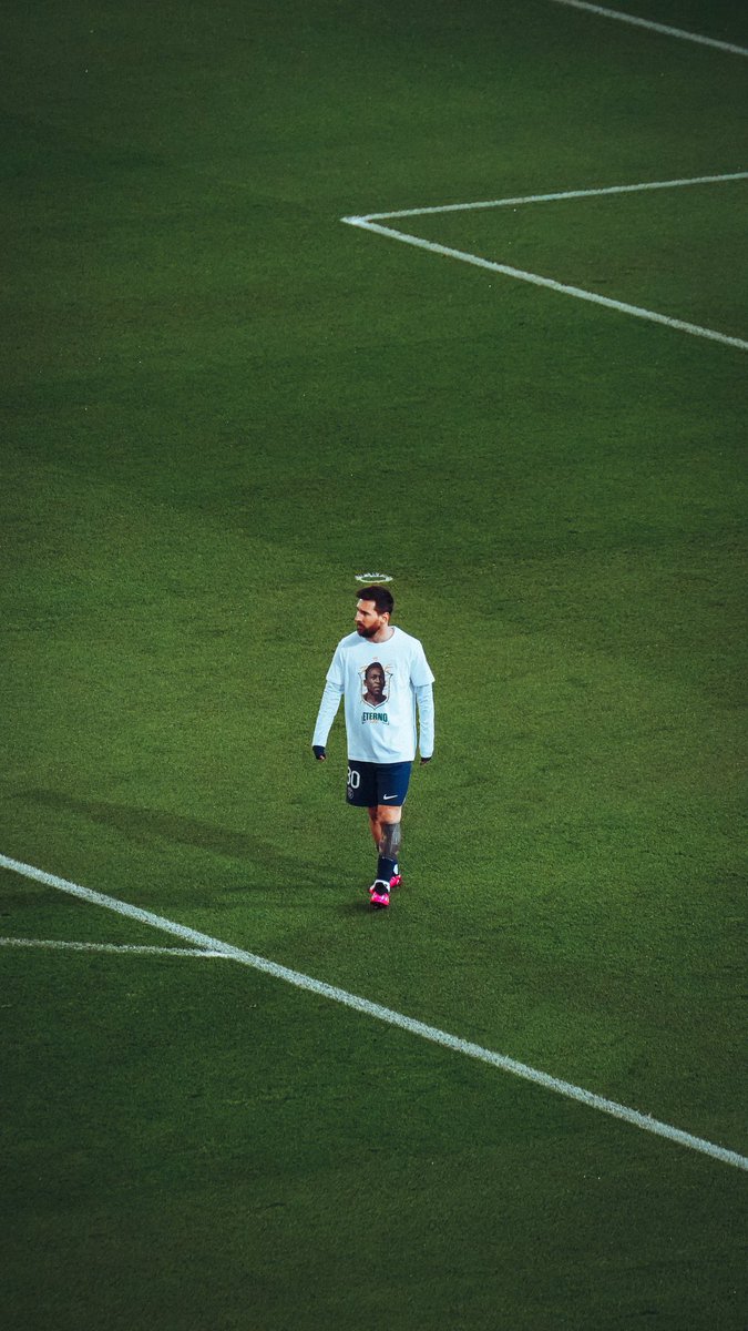 BleacherReport's tweet photo. This picture of Messi… 🤯 @brfootball 

(via @demicheli) https://t.co/6jyGDQI2gn