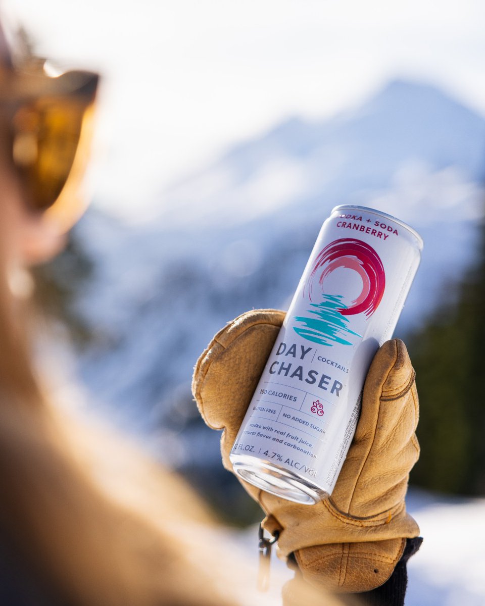 daychaser's tweet photo. 🥂 Cocktail hour with a view 👀 ⛰️ 
.
.
#cannedcocktails #chasetheday #wintercocktails #mountainlife #winter #mountains #snow #chasingpowder #adventurebuddy #bartender https://t.co/3xhcDZ0qVj