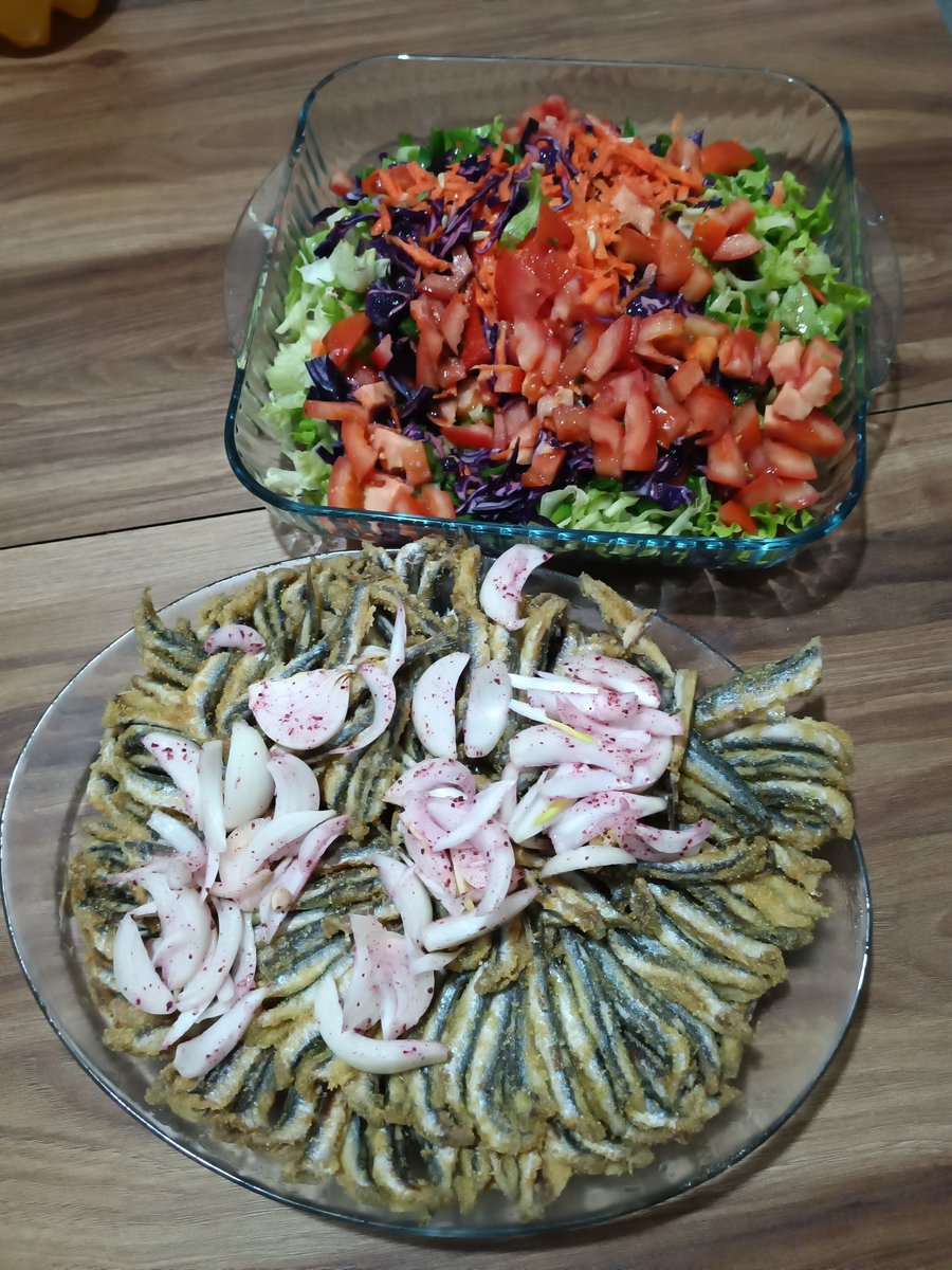 Kar suyu denize indi ise hamsi artık yenir....
Pelin'in mutfağından akşam menüsü 😎
🌸🌸🌸İYİ AKŞAMLAR 🌸🌸🌸