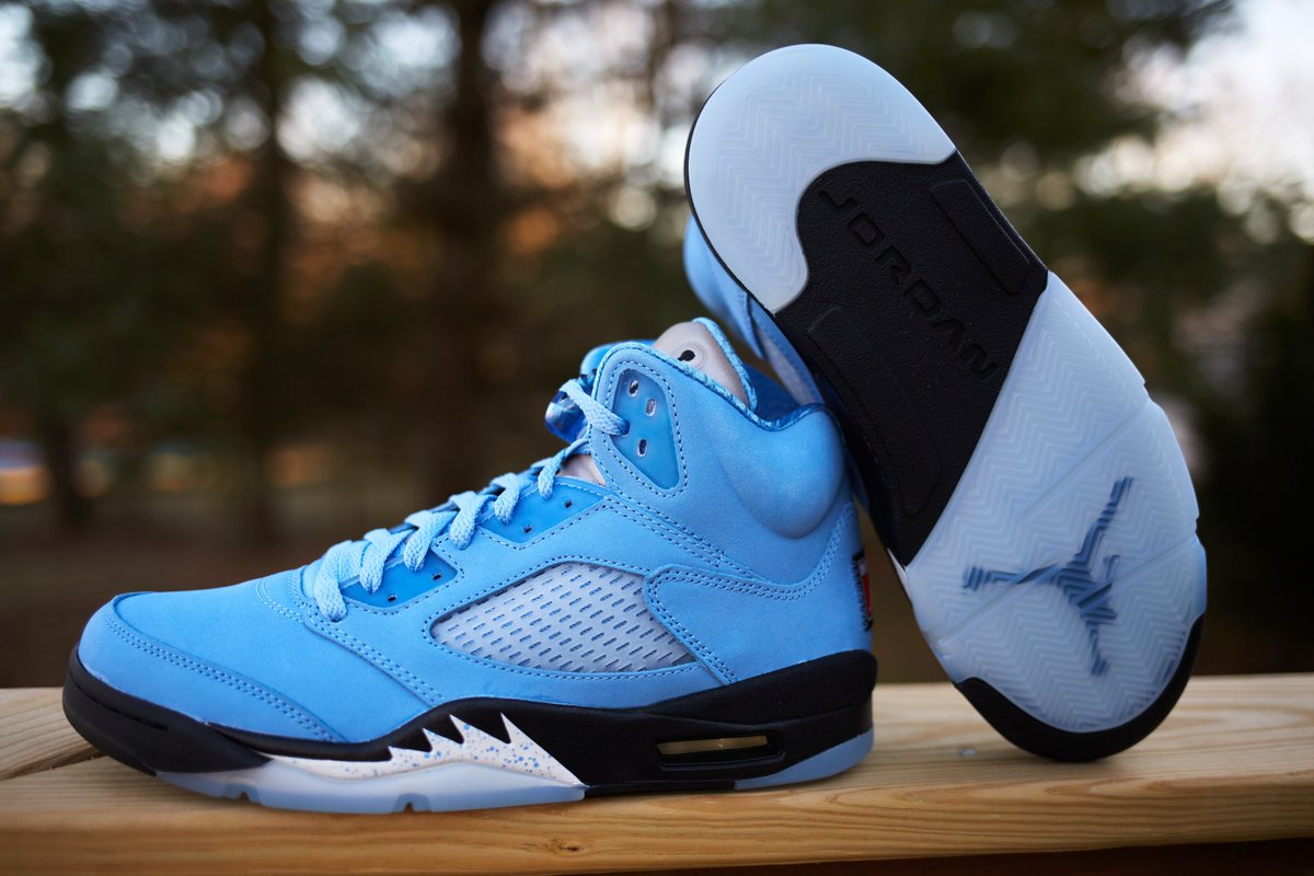 nicekicks's tweet photo. Detailed shots of the “UNC” Air Jordan 5 🥶 https://t.co/AfNUCxNuFo