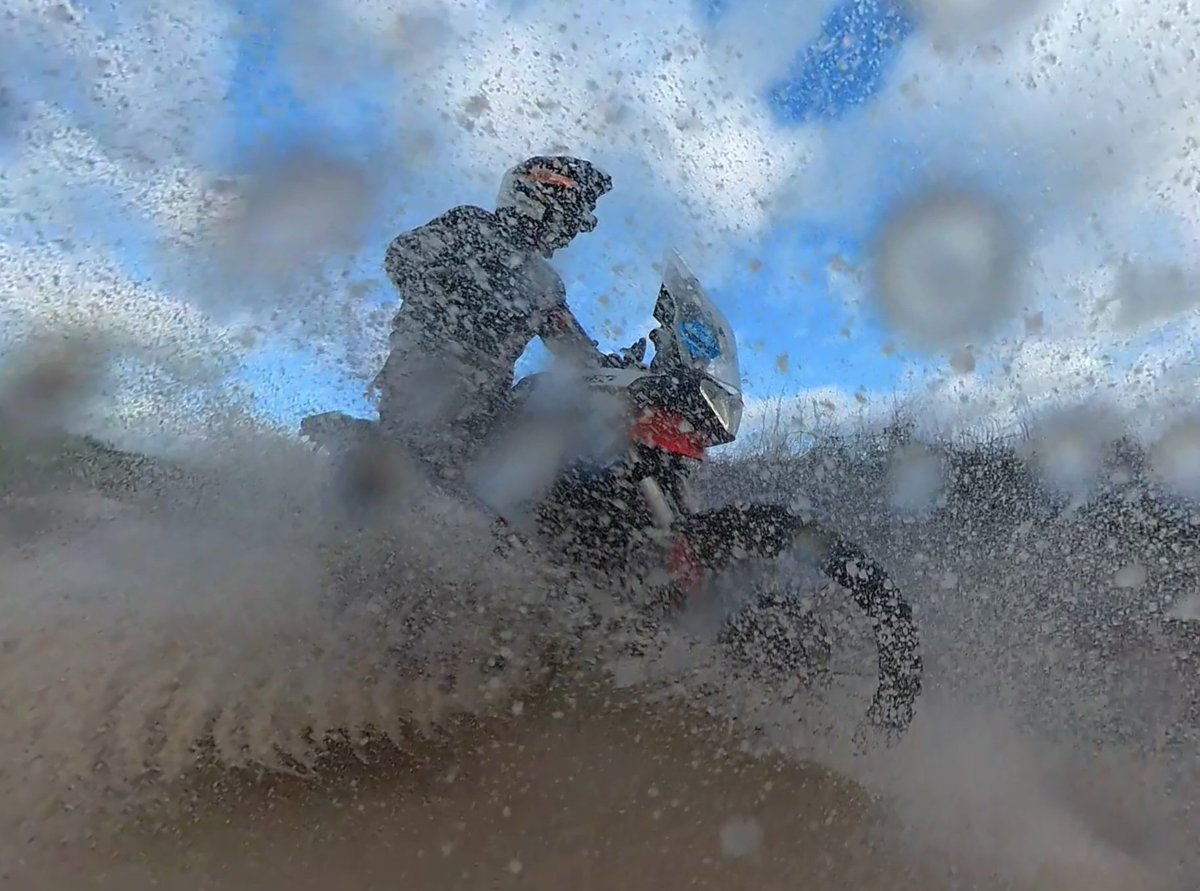 There's an Aprilia Tuareg 660 in there somewhere! 😁
Playing in puddles 😃
.
#PondLife #PlayingInPuddles #Aprilia #Tuareg #ToeRag #BigKid #ApriliaTuareg660 #TrailRiding #GreenLane #ADV #AdventureBike #ADVBike #ChooseYourOwnAdventure #LoveMyBike