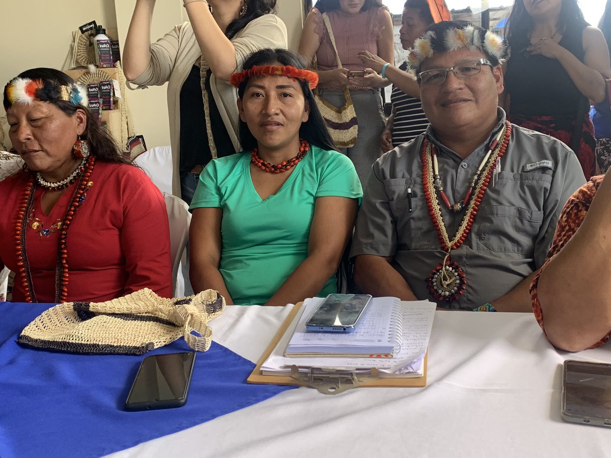 vozconfeniae's tweet photo. En la ciudad de Puyo se realiza el acto de posesión el Nuevo Consejo de Gobierno de la Asociación de Mujeres Waorani #AMWAE https://t.co/Bns7PKVcpC