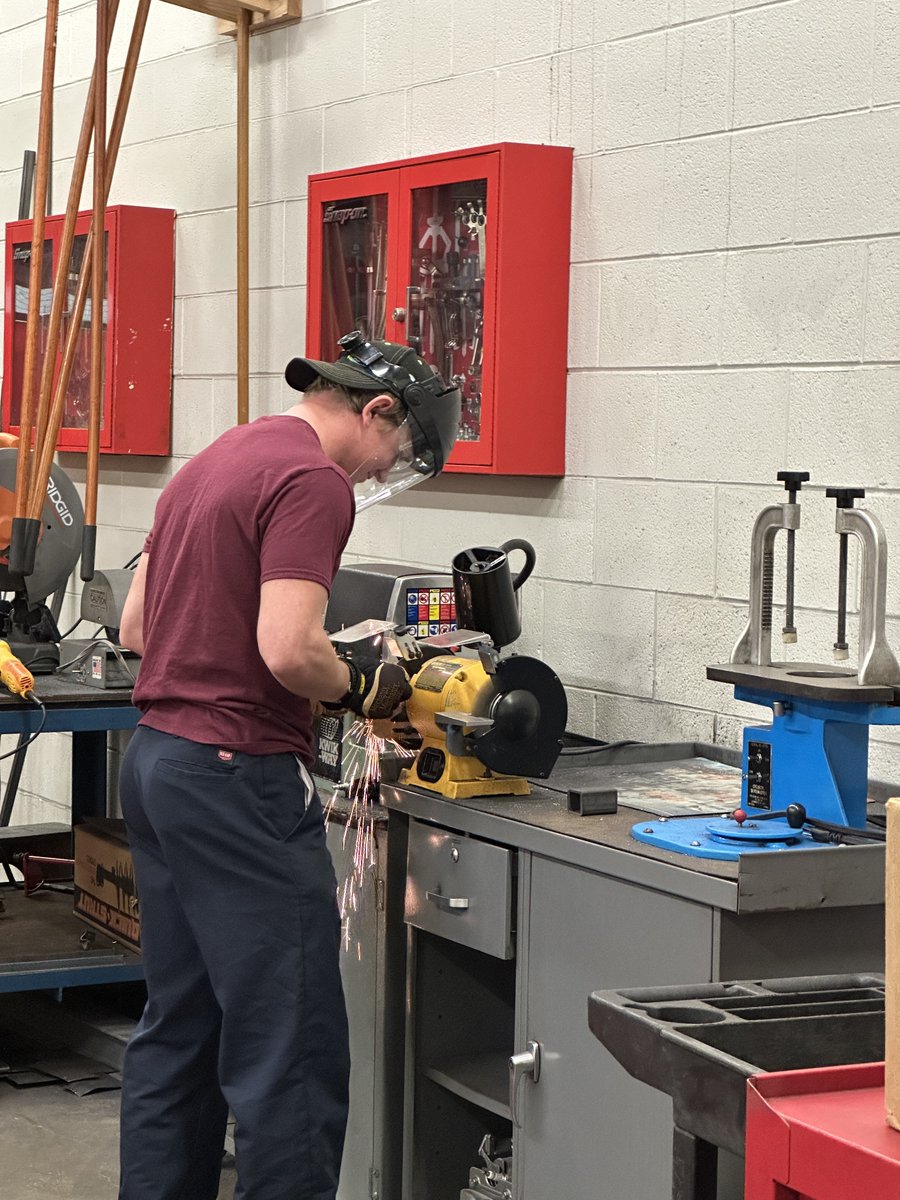 Members of the Innovative Educational Services (IES) division had the opportunity to tour TCHS Brandywine and learn many great things about all of the programs offered to students! Thank you for an amazing experience! 💙❤️
#TeamCCIUShares #TCHSBrandywine #WeGetToCCIU