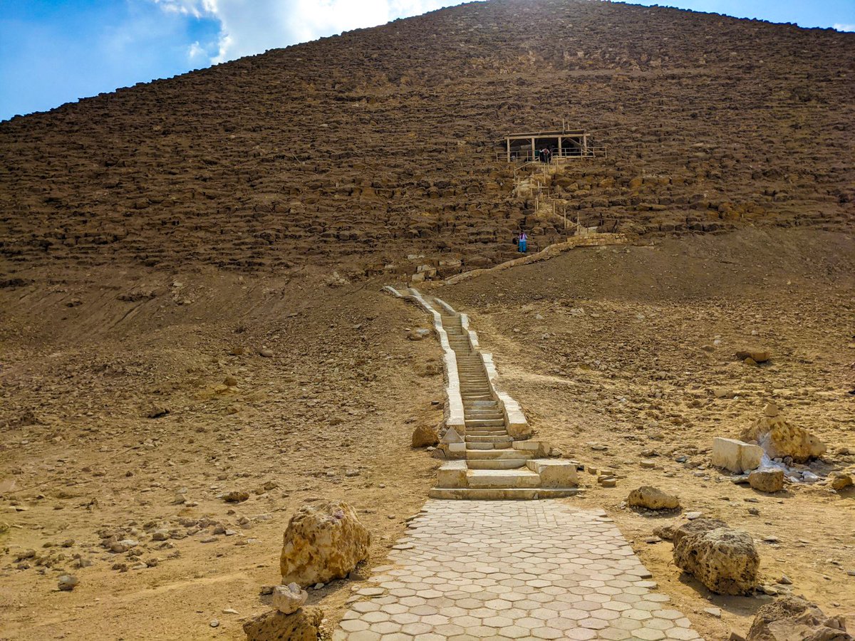 CipherVisuals's tweet image. At the entrance to the The Red Pyramid of #Dashur