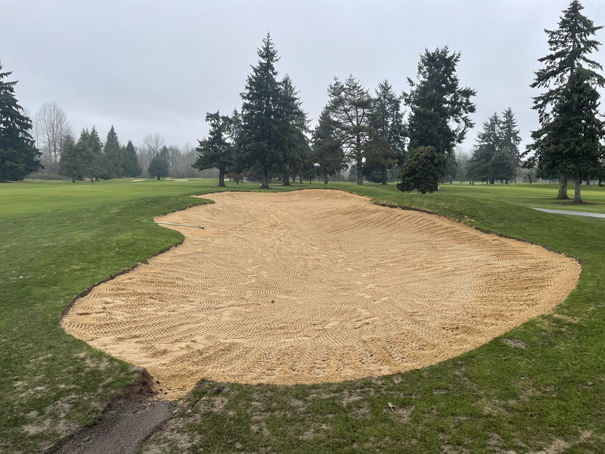 wiggine2's tweet photo. Fairway bunkers are getting a much needed facelift! https://t.co/GjQFLXZ2mk