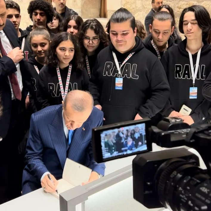 EyupsultanMem's tweet photo. 📚İstanbul’un en büyük kütüphanesi, Rami Kütüphanesi  Cumhurbaşkanımız Sayın Recep Tayyip Erdoğan’ın teşrifleri ile açıldı. 👏👏👏

@RTErdogan @tcmeb @memleventyazici @alperasimozer @istanbulilmem https://t.co/TVjceYIEiG