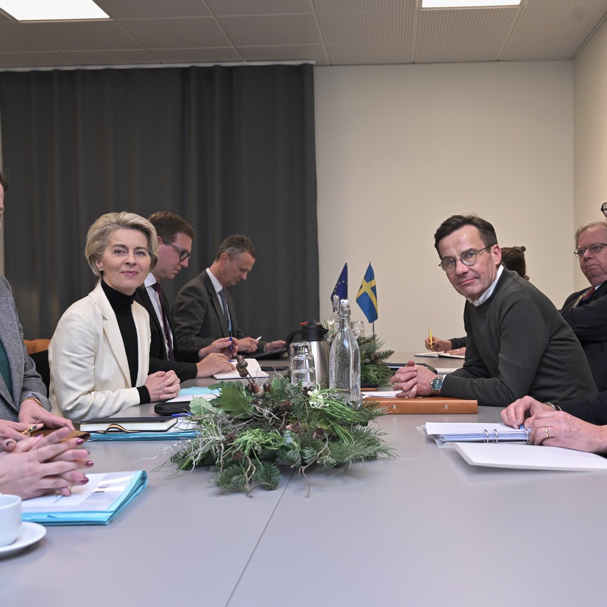 vonderleyen's tweet photo. 🇸🇪 @SwedishPM and I agree:
 
Maintaining our global climate and economic leadership is essential, despite the many crises Europe is facing.
 
I am glad that this is a priority for @sweden2023eu
 
You can count on the @EU_Commission’s full support throughout. https://t.co/g4mqSidpZl