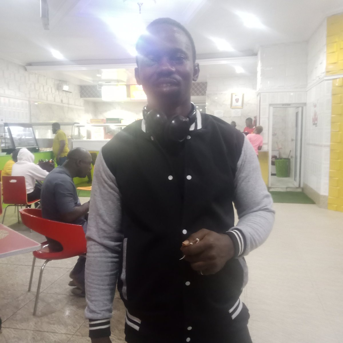akintayo_a's tweet image. #premiumlife