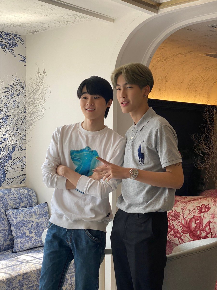 TARAtiwatOFC's tweet photo. วันนี้ต้าออฟมีรูปมาเรียกน้ำย่อยให้ทุกคนตื่นเต็มตา จะได้ปั่นเทรนด์ไหว

#DarafanfinXTarbom
@taratws @bomm_u 
Cr : Broadcast https://t.co/IYDdw6wIHe