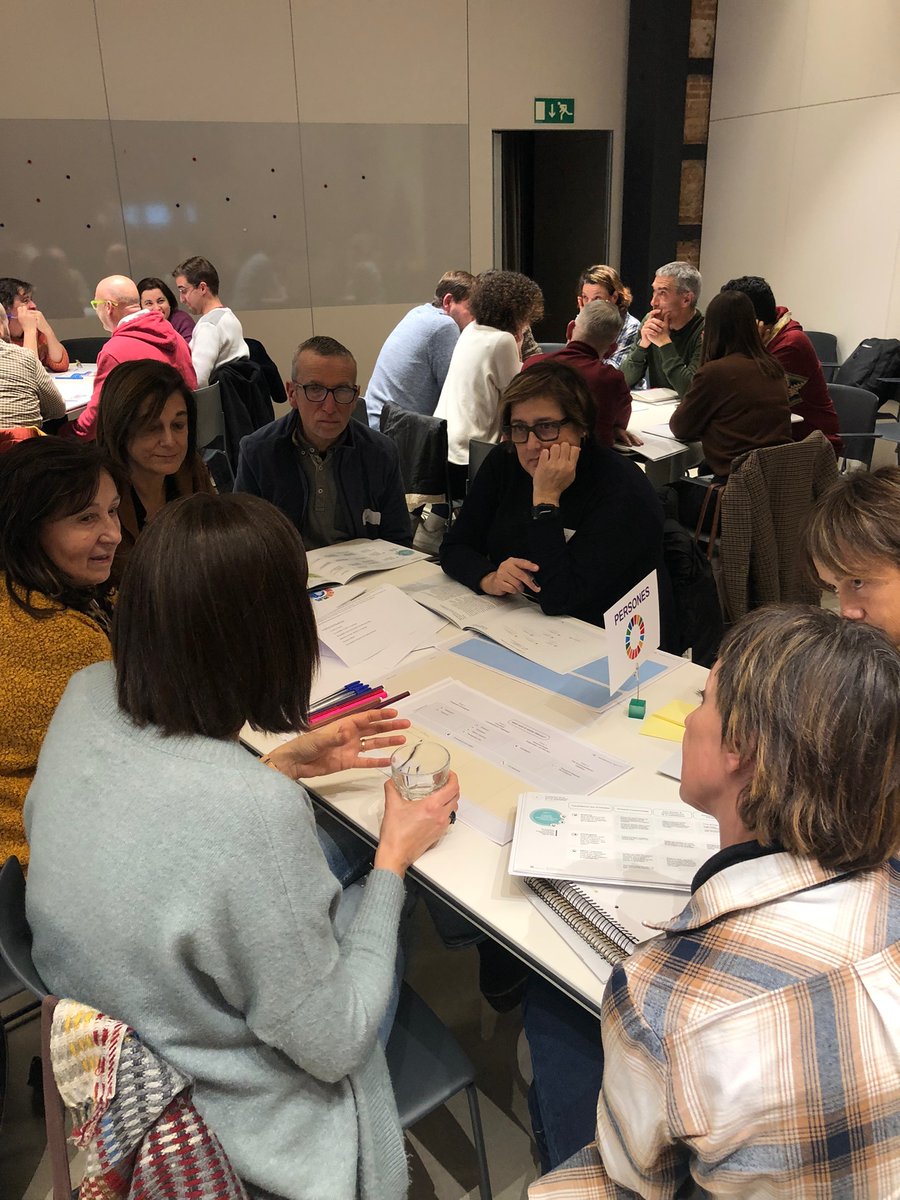 catesco's tweet photo. Felicitats a totes les participants al taller d'aprenentatge col·laboratiu sobre la "Guia ABPxODS" per la feina feta i la bona estona compartida👏
🔗La guia ja està disponible a la nostra web: https://t.co/OtoZ8jCBxj https://t.co/N2SPTSaE74
