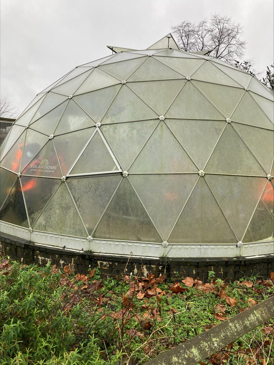 LondonPS_CP's tweet photo. #LondonCommunityPayback have been busy clearing & cleaning the Butterfly Dome at Clissold Park @hackneycouncil sure you agree that it looks a lot cleaner! @mayorofhackney #London #CP50 #makingadifference https://t.co/LDYkgyVXEq