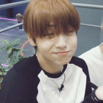 TXTMOAIR5's tweet photo. [230113✜Weverse]

👤:اینا چی؟

🐰:یکیشو انتخاب کردم!!!!

@TXT_members #TXT
#SOOBIN #수빈 https://t.co/FMdVZmdcso