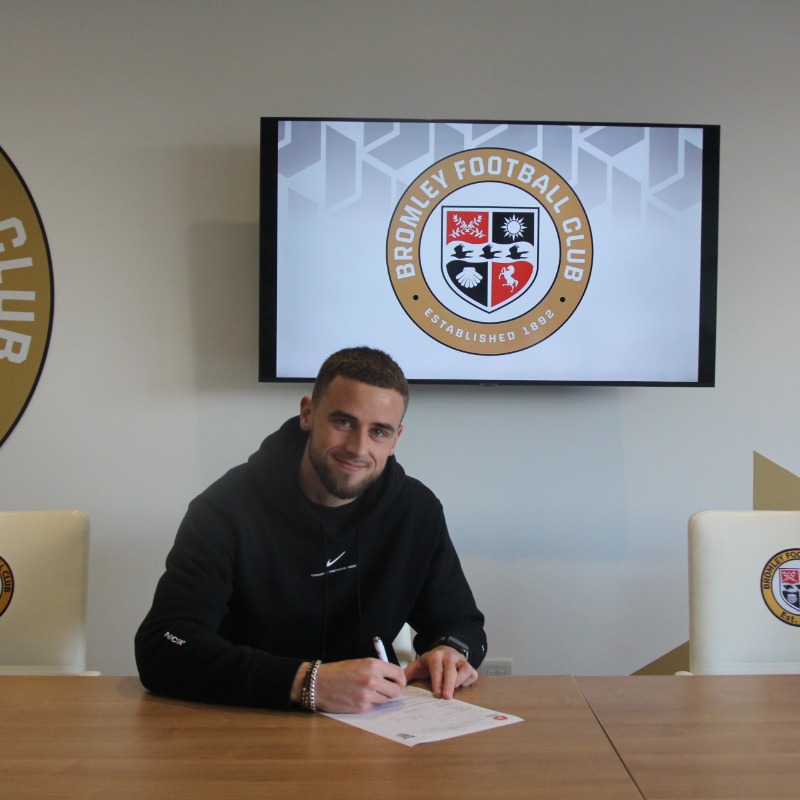 bromleyfc's tweet photo. 𝐁𝐫𝐨𝐦𝐥𝐞𝐲 𝐁𝐚𝐠 𝐁𝐞𝐫𝐠𝐤𝐚𝐦𝐩 ✍️

We are delighted to confirm the signing of Dutch attacking midfielder Mitchel Bergkamp 🇳🇱

Our new signing will be eligible for selection tomorrow 👉 https://t.co/X90wuheSaN

Welcome to Hayes Lane, Mitchel 💪

#WeAreBromley