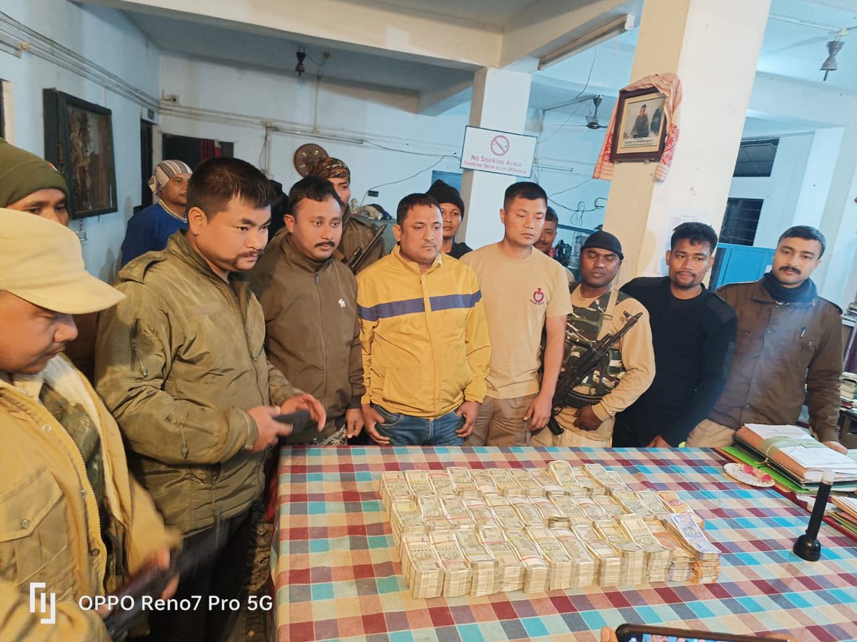 TinsukiaPolice's tweet photo. #CatchTheHatch

The catch by DySP(P) Tinsukia along with  OC Bordumsa PS and Staff  seizing *Rs. 86 Lakhs Cash and 603 Cartons of illegal IMFL* near Dirak  under Bordumsa P.S  crashed the smugglers to hatch it more …
@CMOfficeAssam 
@assampolice 
@DGPAssamPolice https://t.co/uCiRykQcyO