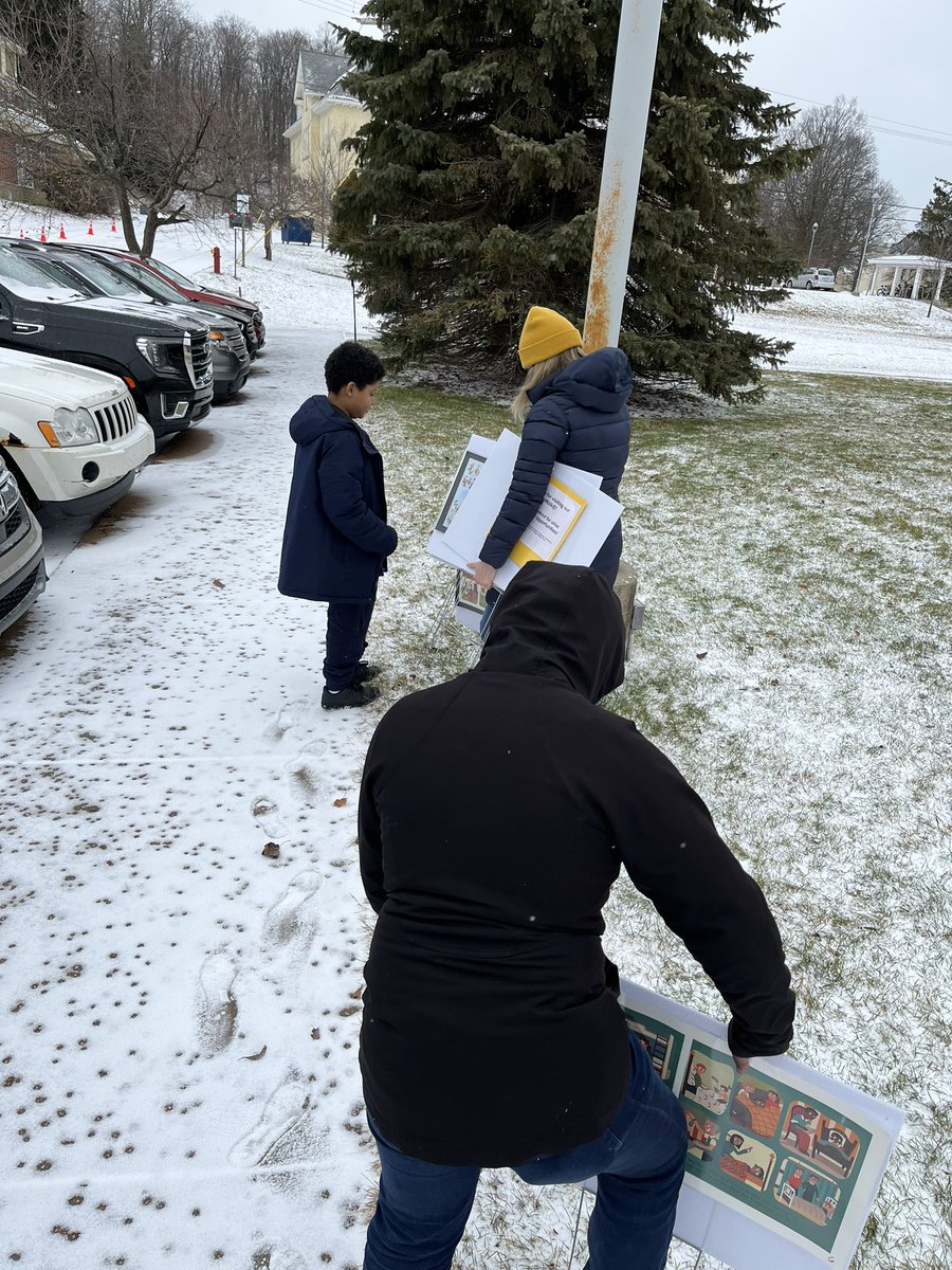 mrcollinsjr's tweet photo. Students helping set up our inside and outside story walks at North Ed!! @NorthEdNews #MLKDay2023 #celebratemlkday #remeberthedream https://t.co/JZJARpmRsC