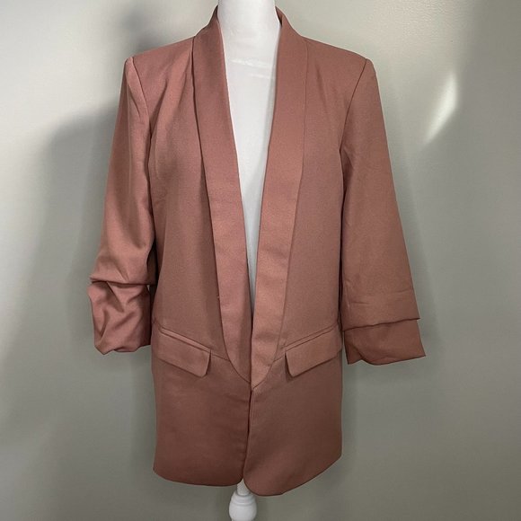 nwhis0510's tweet photo. So good I had to share! Check out all the items I'm loving on @Poshmarkapp #poshmark #fashion #style #shopmycloset #buckle #pink #oddy: https://t.co/eE1YRd3N5p https://t.co/9e87NW0b7p