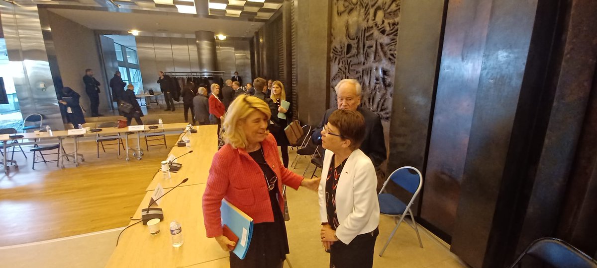 A l'initiative de l'@AM94 que je préside, et grâce au soutien de <a href="/ChCambon/">Christian Cambon</a>, les Maires du <a href="/valdemarne_94/">Val-de-Marne</a> ont pu échanger aujourd'hui avec la Ministre déléguée aux collectivités territoriales <a href="/FaureDominique/">Dominique Faure</a> afin de lui faire part des graves difficultés que nous rencontrons.