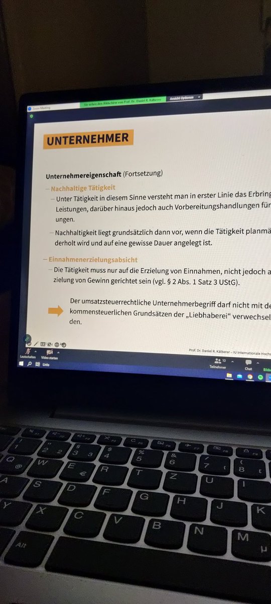 FabianMth's tweet photo. @niekbeats Verkehrssteuer Vorlesung https://t.co/8cvRHWdqnG