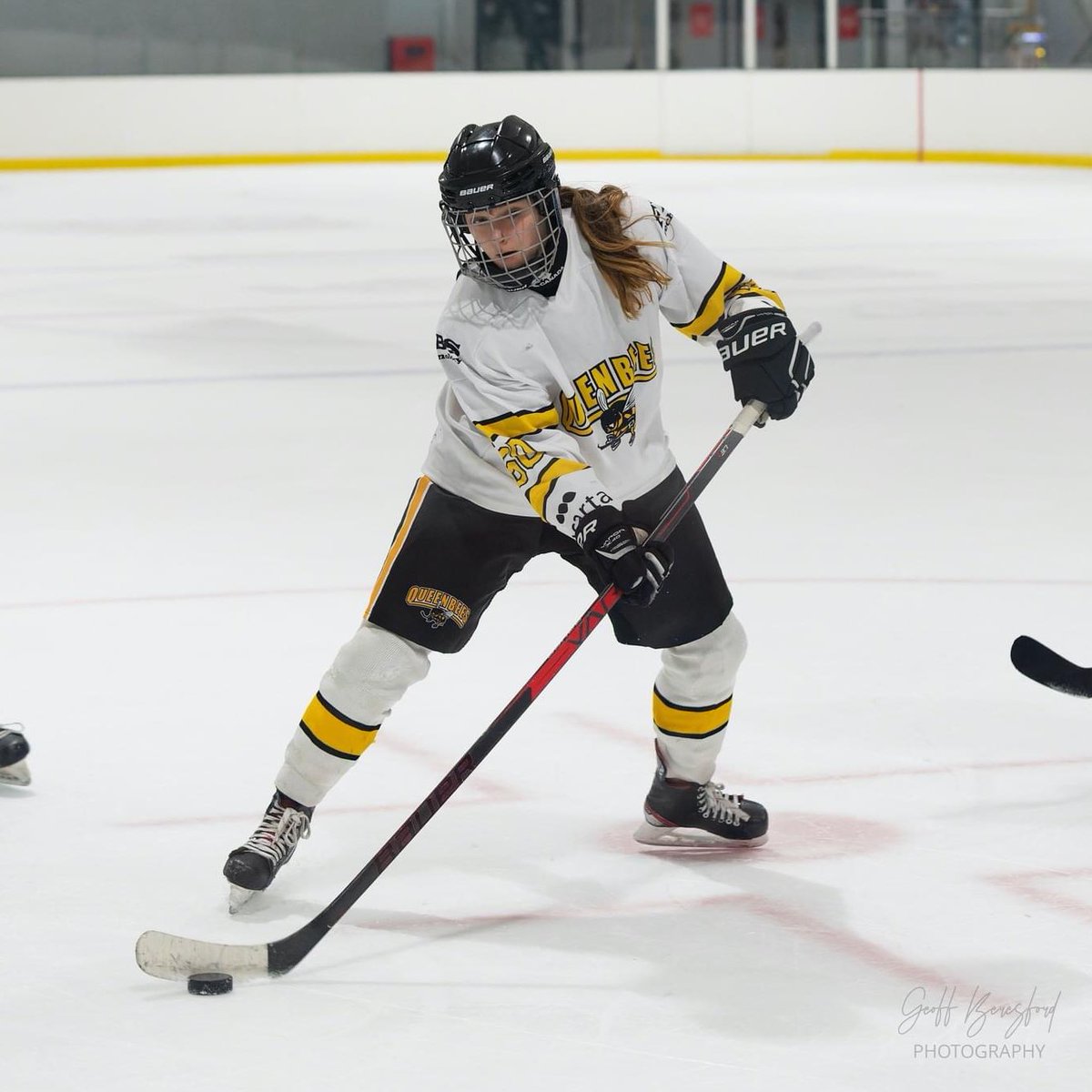 QueenBeesHockey's tweet photo. Fire Bees take on Slough Sirens this Sunday for the second time season.
Face off 6PM, at Slough. This week weโll be in black as the away side ๐
#FireBees | #WNIHL1 https://t.co/jeZ05D05yV