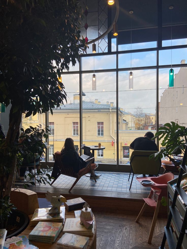 shewearprada's tweet photo. Quiet time in cafe. ☕🍩🌨 https://t.co/WF6BadxM6b
