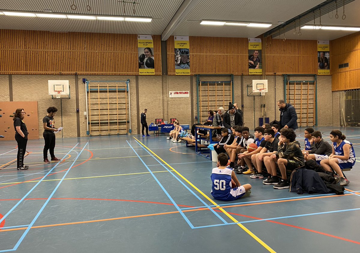 SbvJuventus's tweet photo. Het nieuwjaarsevenement was een groot succes! Een gezellige en sportieve aftrap van het nieuwe jaar. Morgen worden alweer de eerste wedstrijden gespeeld. Succes jongens en meiden! #basketball🏀 #sbvjuventus https://t.co/FuAAePhvri