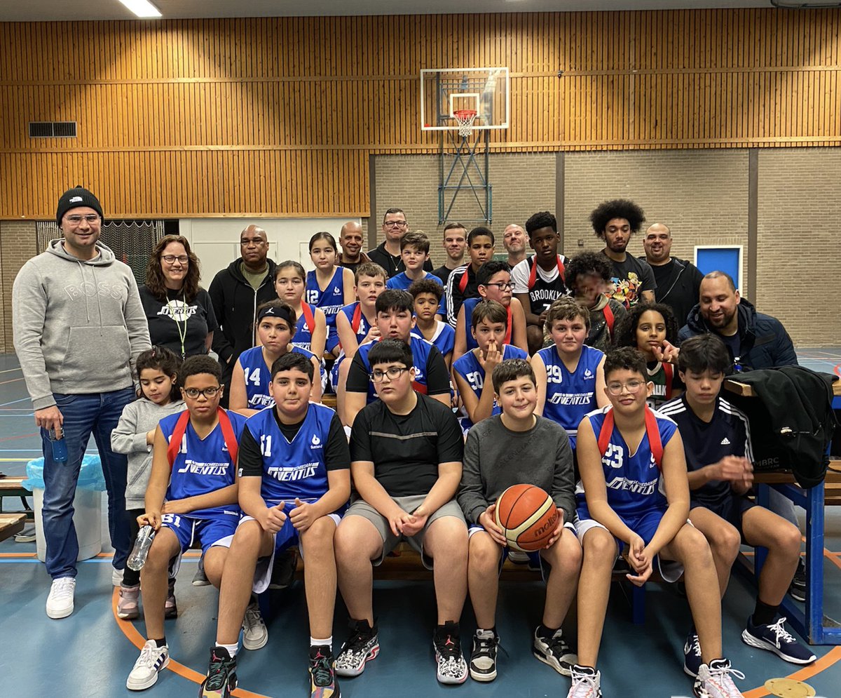 SbvJuventus's tweet photo. Het nieuwjaarsevenement was een groot succes! Een gezellige en sportieve aftrap van het nieuwe jaar. Morgen worden alweer de eerste wedstrijden gespeeld. Succes jongens en meiden! #basketball🏀 #sbvjuventus https://t.co/FuAAePhvri