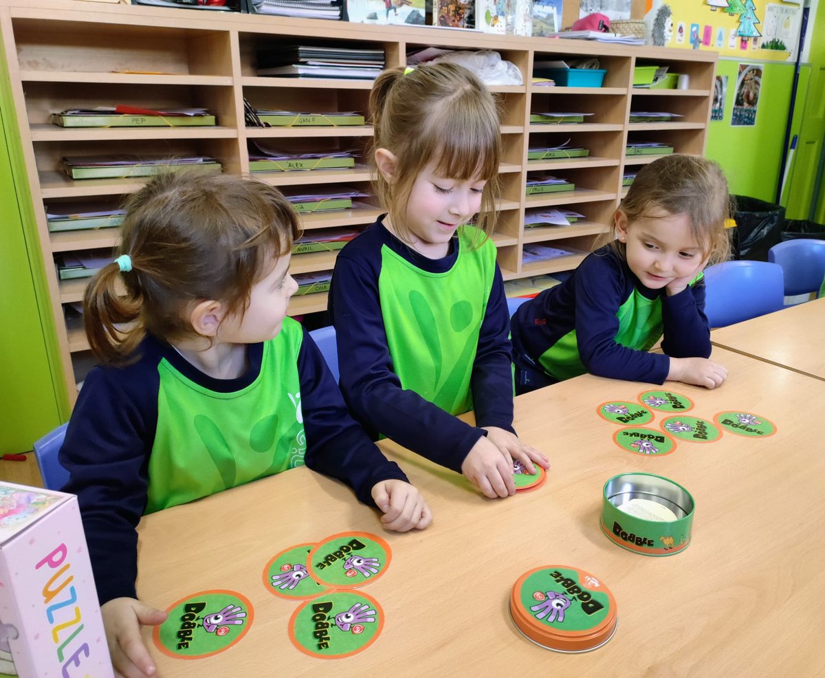 epiasabadell's tweet photo. ACABEM LA SETMANA 
Compartint moments de joc amb les joguines que ens han portat els reis🥳
#I4PIASABADELL 
#INFANTILPIASABADELL https://t.co/haGYZQdDgE
