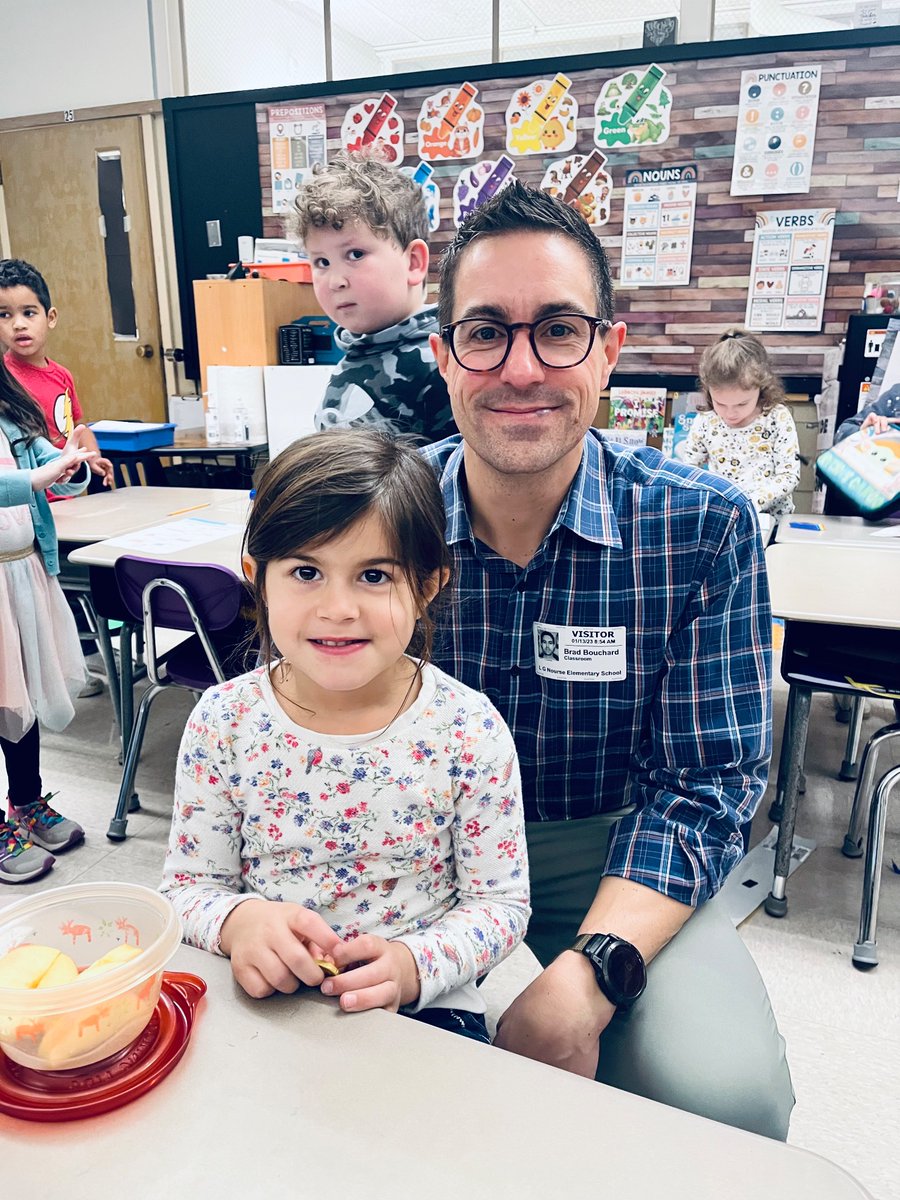 Miss Clinger tweet media