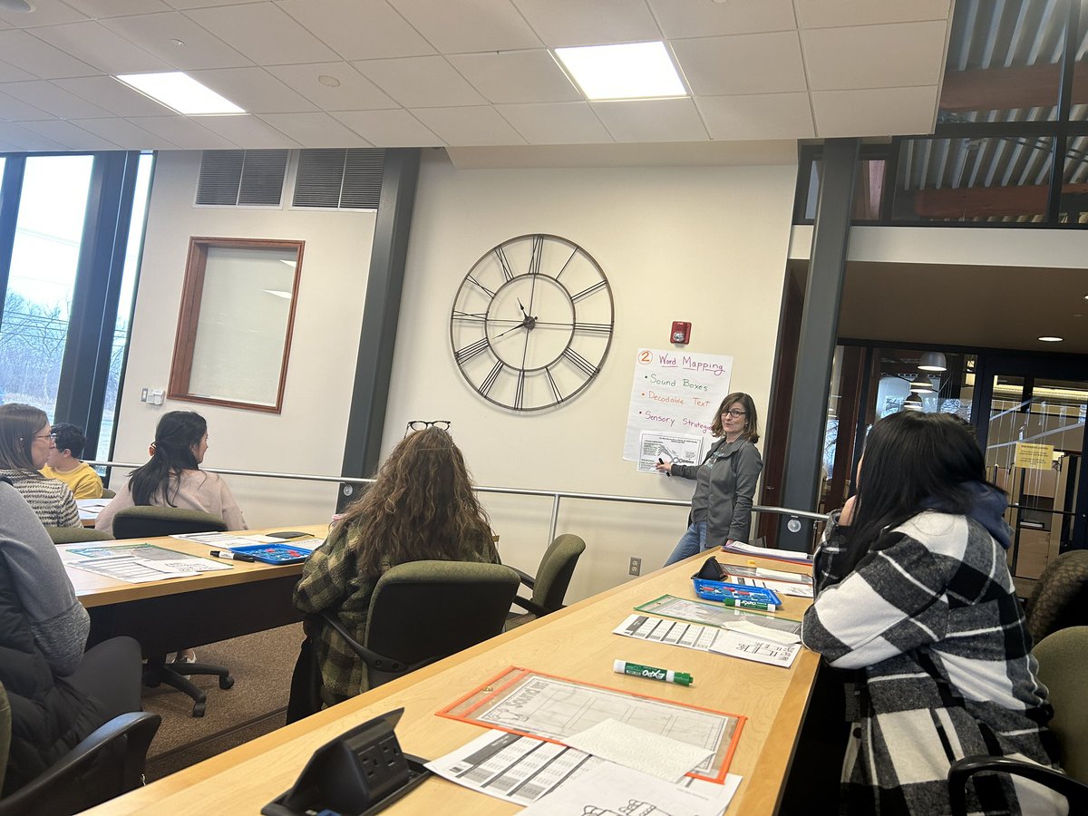 Diving into the application of reading research and strategies we can use to support our early readers! Love seeing our <a href="/MarquardtSD15/">Marquardt SD15</a> staff lead the learning! #InstituteDayMSD15