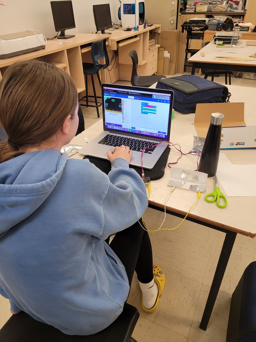 JRedmondtech's tweet photo. @RLJH_HRSB 704s hard at work creating pranks for hackerville.  Creativity + @microbit_edu.  Thanks @brilliant_labs !! https://t.co/D5czdjuMCP