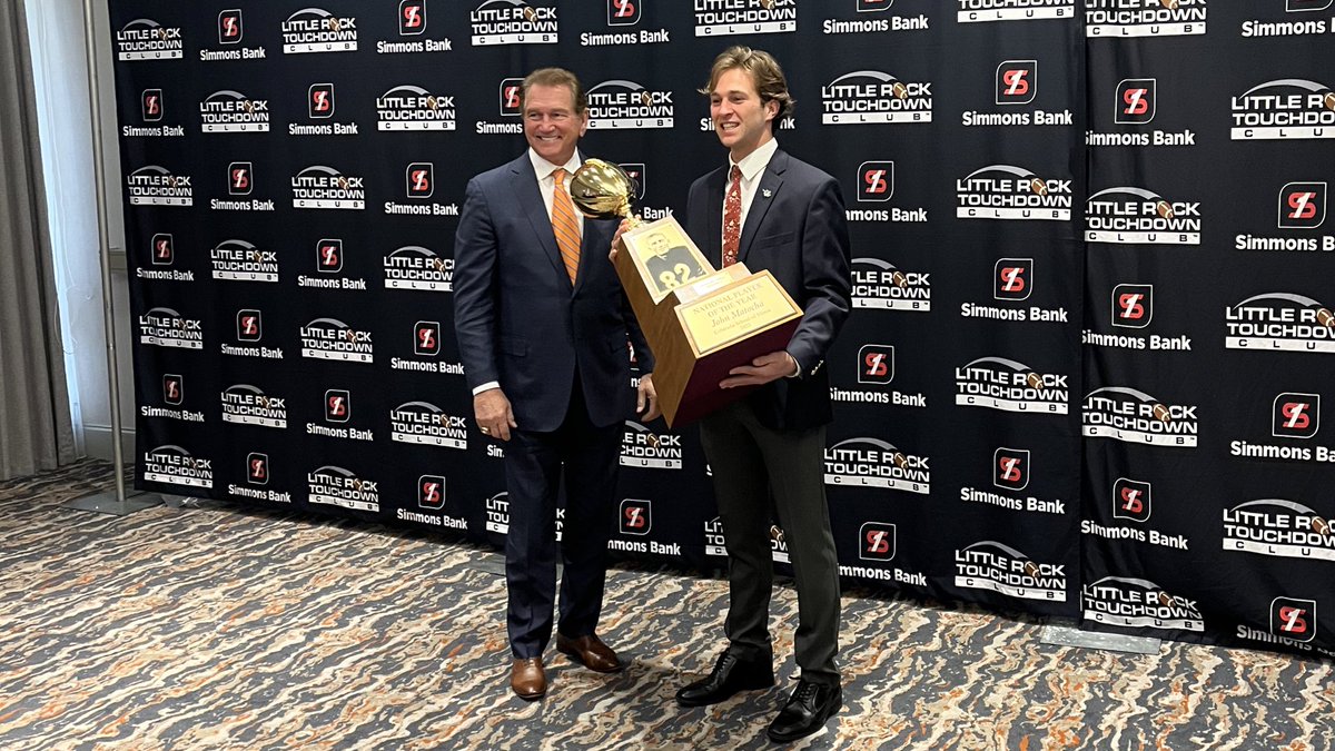 John meeting the Hill family and banquet keynote speaker and NFL great Joe Thiesmann before the ceremony! #HelluvaEngineer⚒